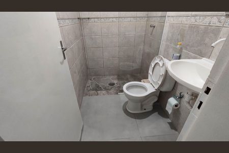 Casa para alugar com 110m², 2 quartos e sem vaga Casa para alugar com 110m², 2 quartos e sem vagaBanheiro Social