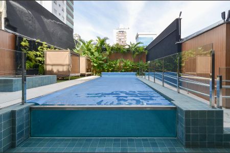 Apartamento à venda com 244m², 4 quartos e 5 vagas Apartamento à venda com 244m², 4 quartos e 5 vagasÁrea comum - Piscina