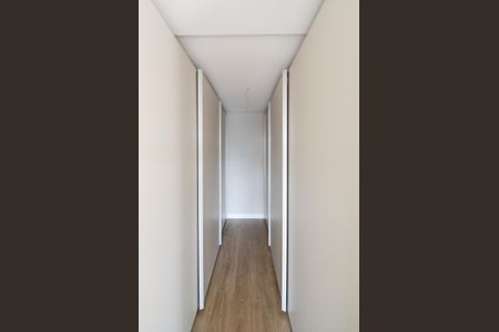 Apartamento à venda com 244m², 4 quartos e 5 vagas Apartamento à venda com 244m², 4 quartos e 5 vagasCloset Suíte 4
