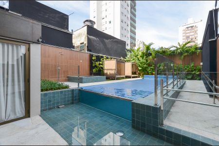 Apartamento à venda com 244m², 4 quartos e 5 vagas Apartamento à venda com 244m², 4 quartos e 5 vagasÁrea comum - Piscina