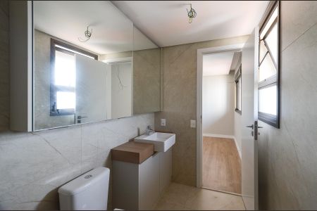 Apartamento à venda com 244m², 4 quartos e 5 vagas Apartamento à venda com 244m², 4 quartos e 5 vagasBanheiro Suíte 1