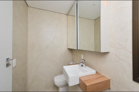 Apartamento à venda com 244m², 4 quartos e 5 vagas Apartamento à venda com 244m², 4 quartos e 5 vagasBanheiro Suíte 3