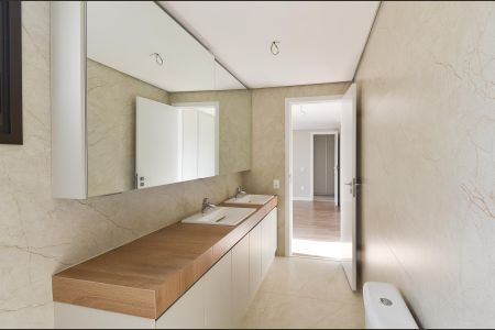 Apartamento à venda com 244m², 4 quartos e 5 vagas Apartamento à venda com 244m², 4 quartos e 5 vagasBanheiro Suíte 4