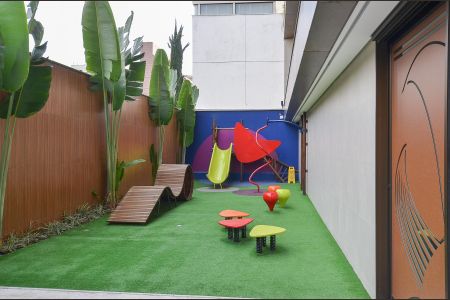 Apartamento à venda com 244m², 4 quartos e 5 vagas Apartamento à venda com 244m², 4 quartos e 5 vagasÁrea comum - Playground