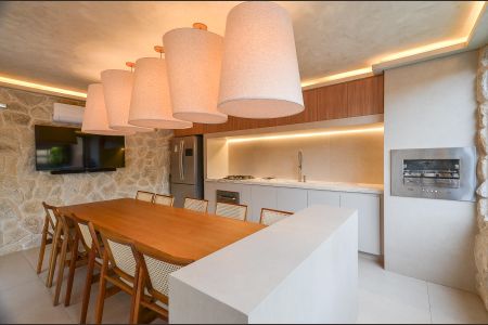 Apartamento à venda com 244m², 4 quartos e 5 vagas Apartamento à venda com 244m², 4 quartos e 5 vagasÁrea comum - Churrasqueira