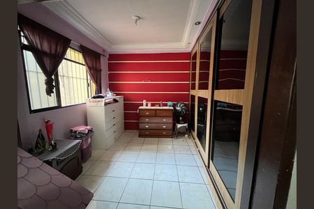 Casa à venda com 335m², 3 quartos e 2 vagas Casa à venda com 335m², 3 quartos e 2 vagasQuarto