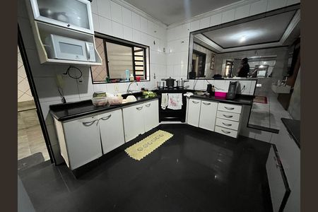 Casa à venda com 335m², 3 quartos e 2 vagas Casa à venda com 335m², 3 quartos e 2 vagasCozinha