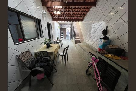 Casa à venda com 335m², 3 quartos e 2 vagas Casa à venda com 335m², 3 quartos e 2 vagasQuintal