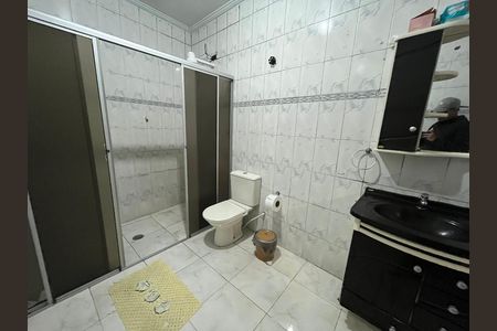 Casa à venda com 335m², 3 quartos e 2 vagas Casa à venda com 335m², 3 quartos e 2 vagasBanheiro