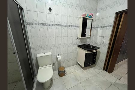 Casa à venda com 335m², 3 quartos e 2 vagas Casa à venda com 335m², 3 quartos e 2 vagasBanheiro