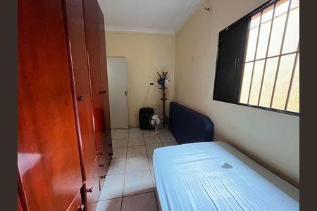 Casa à venda com 335m², 3 quartos e 2 vagas Casa à venda com 335m², 3 quartos e 2 vagasQuarto
