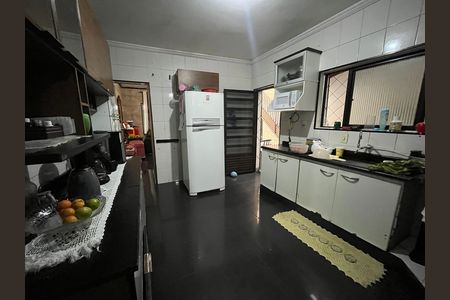Casa à venda com 335m², 3 quartos e 2 vagas Casa à venda com 335m², 3 quartos e 2 vagasCozinha
