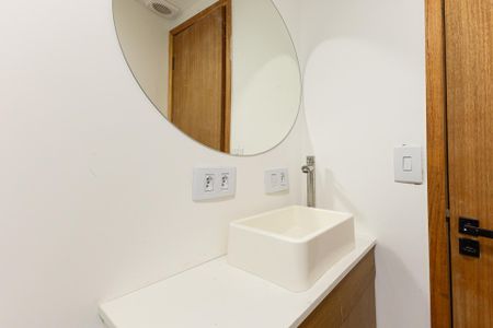 Banheiro de kitnet/studio para alugar com 1 quarto, 12m² em Moema, São Paulo