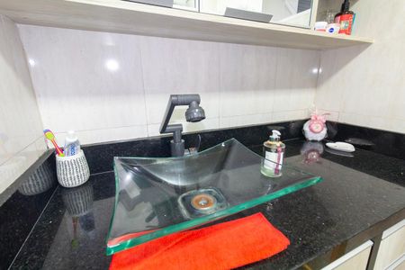 Apartamento à venda com 70m², 3 quartos e 1 vaga Apartamento à venda com 70m², 3 quartos e 1 vagaBanheiro