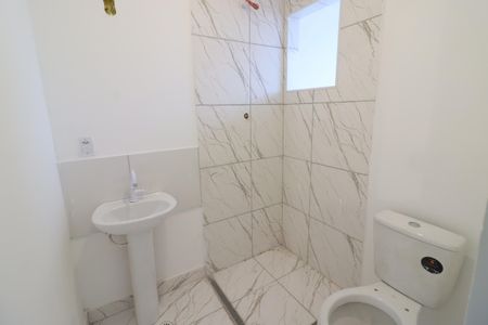Banheiro de kitnet/studio para alugar com 1 quarto, 24m² em Rochdale, Osasco