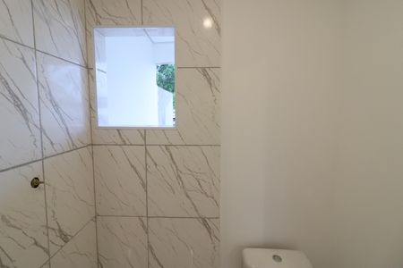 Banheiro de kitnet/studio para alugar com 1 quarto, 24m² em Rochdale, Osasco
