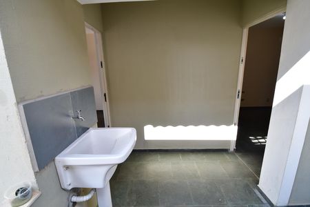Casa para alugar com 55m², 2 quartos e 1 vagaÁrea de Serviço