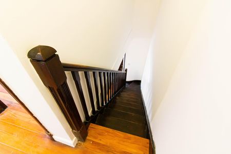Casa para alugar com 340m², 2 quartos e 2 vagas Casa para alugar com 340m², 2 quartos e 2 vagasEscada