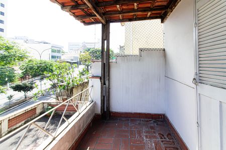 Casa para alugar com 340m², 2 quartos e 2 vagas Casa para alugar com 340m², 2 quartos e 2 vagasVaranda