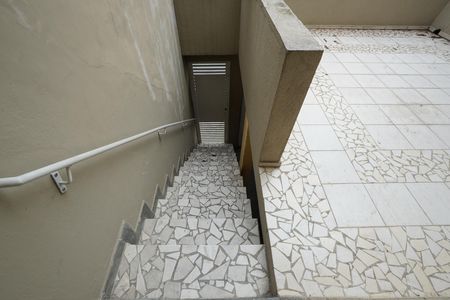 Casa para alugar com 160m², 2 quartos e 2 vagasEscada