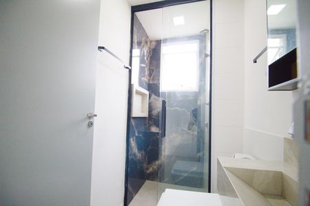 Apartamento à venda com 47m², 2 quartos e 1 vaga Apartamento à venda com 47m², 2 quartos e 1 vagaBanheiro Social