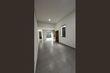 Casa à venda com 88m², 2 quartos e 2 vagasSala/cozinha