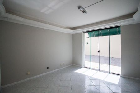 Casa para alugar com 221m², 4 quartos e 2 vagas Casa para alugar com 221m², 4 quartos e 2 vagasEscritório