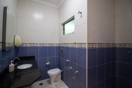 Casa para alugar com 221m², 4 quartos e 2 vagas Casa para alugar com 221m², 4 quartos e 2 vagasBanheiro