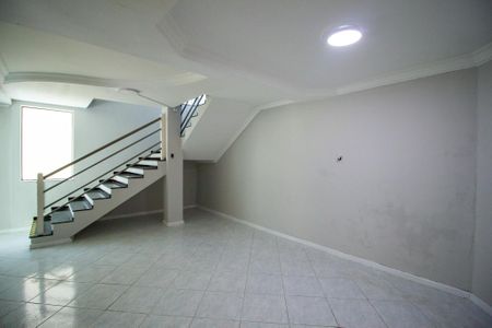 Casa para alugar com 221m², 4 quartos e 2 vagas Casa para alugar com 221m², 4 quartos e 2 vagasSala de Jantar