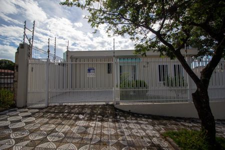 Casa para alugar com 221m², 4 quartos e 2 vagas Casa para alugar com 221m², 4 quartos e 2 vagasFachada