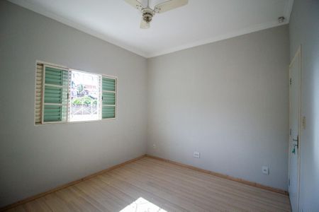 Casa para alugar com 221m², 4 quartos e 2 vagas Casa para alugar com 221m², 4 quartos e 2 vagasQuarto