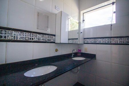 Casa para alugar com 221m², 4 quartos e 2 vagas Casa para alugar com 221m², 4 quartos e 2 vagasBanheiro da Suíte