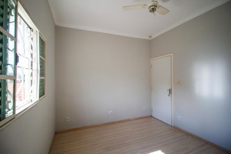 Casa para alugar com 221m², 4 quartos e 2 vagas Casa para alugar com 221m², 4 quartos e 2 vagasQuarto