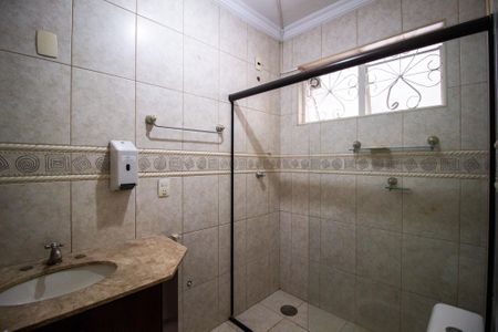 Casa para alugar com 221m², 4 quartos e 2 vagas Casa para alugar com 221m², 4 quartos e 2 vagasBanheiro 2