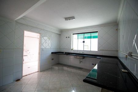 Casa para alugar com 221m², 4 quartos e 2 vagas Casa para alugar com 221m², 4 quartos e 2 vagasCozinha