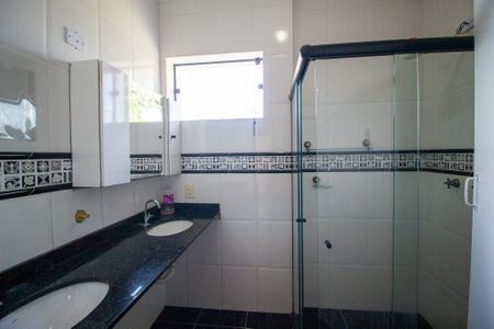 Casa para alugar com 221m², 4 quartos e 2 vagas Casa para alugar com 221m², 4 quartos e 2 vagasBanheiro da Suíte