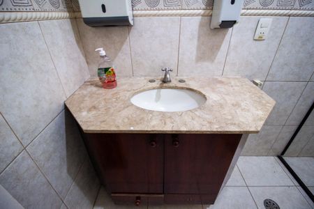 Casa para alugar com 221m², 4 quartos e 2 vagas Casa para alugar com 221m², 4 quartos e 2 vagasBanheiro 2