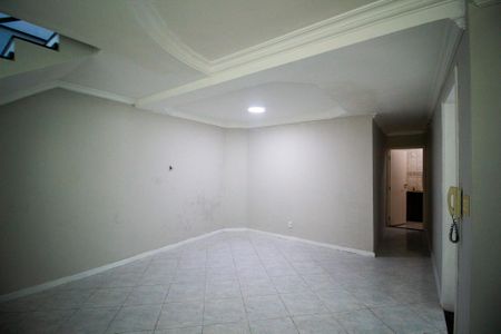 Casa para alugar com 221m², 4 quartos e 2 vagas Casa para alugar com 221m², 4 quartos e 2 vagasSala de Jantar