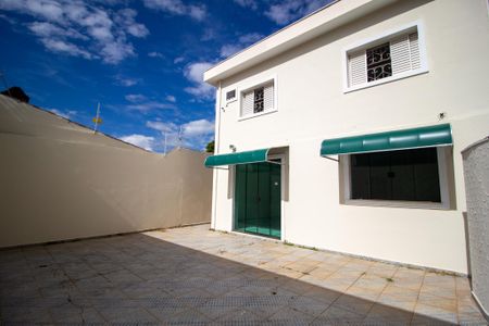 Casa para alugar com 221m², 4 quartos e 2 vagas Casa para alugar com 221m², 4 quartos e 2 vagasÁrea externa