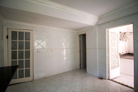 Casa para alugar com 221m², 4 quartos e 2 vagas Casa para alugar com 221m², 4 quartos e 2 vagasCozinha