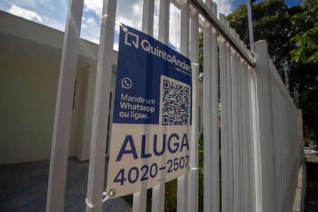 Casa para alugar com 221m², 4 quartos e 2 vagas Casa para alugar com 221m², 4 quartos e 2 vagasFachada