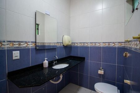 Casa para alugar com 221m², 4 quartos e 2 vagas Casa para alugar com 221m², 4 quartos e 2 vagasBanheiro