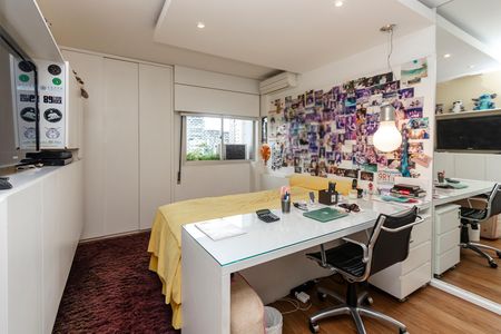 Apartamento à venda com 192m², 2 quartos e 3 vagas Apartamento à venda com 192m², 2 quartos e 3 vagasQuarto
