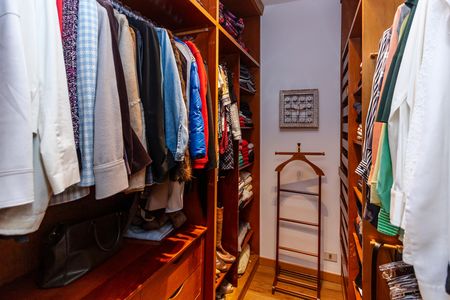 Apartamento à venda com 192m², 2 quartos e 3 vagas Apartamento à venda com 192m², 2 quartos e 3 vagasCloset 1
