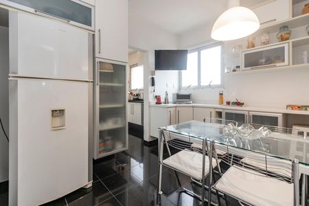 Apartamento à venda com 192m², 2 quartos e 3 vagas Apartamento à venda com 192m², 2 quartos e 3 vagasCopa
