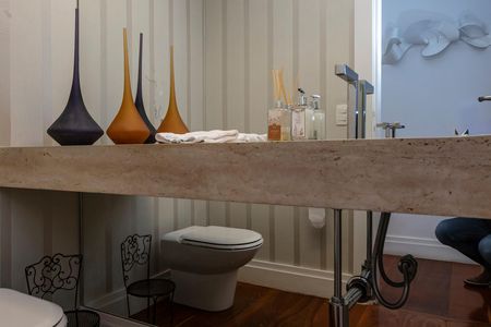 Apartamento à venda com 192m², 2 quartos e 3 vagas Apartamento à venda com 192m², 2 quartos e 3 vagasLavabo
