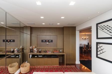 Apartamento à venda com 192m², 2 quartos e 3 vagas Apartamento à venda com 192m², 2 quartos e 3 vagasHome Theater