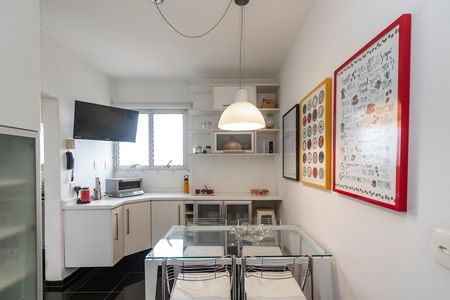 Apartamento à venda com 192m², 2 quartos e 3 vagas Apartamento à venda com 192m², 2 quartos e 3 vagasCopa