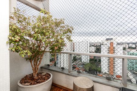 Apartamento à venda com 192m², 2 quartos e 3 vagas Apartamento à venda com 192m², 2 quartos e 3 vagasVaranda da Suíte