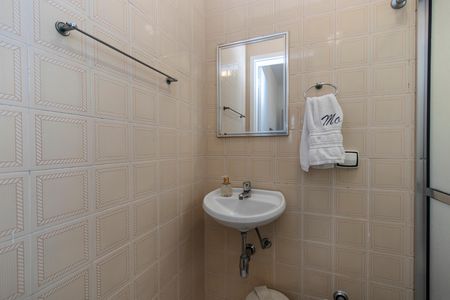 Apartamento à venda com 192m², 2 quartos e 3 vagas Apartamento à venda com 192m², 2 quartos e 3 vagasBanheiro de Serviço